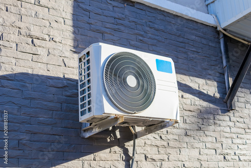 Canvastavla Close-up of an outdoor air conditioning unit mounted on a building wall