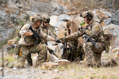 фотографія Team of military soldier army force having brief planning and hand unity for eng