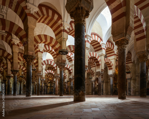 Schilderij op canvas Ancient striped arches of Mezquita-Cathedral in Cordoba, Spain