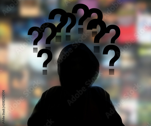 Männlicher Avatar mit Fragezeichen als silhouette