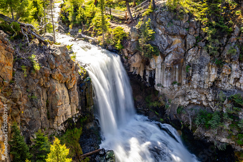 Quadro su tela Scenic view of Undine Falls Yellowstone