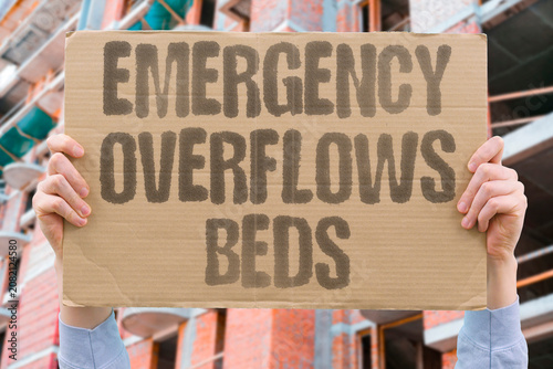 Canvas-taulu "Emergency overflows beds" ER capacity exceeds all limits