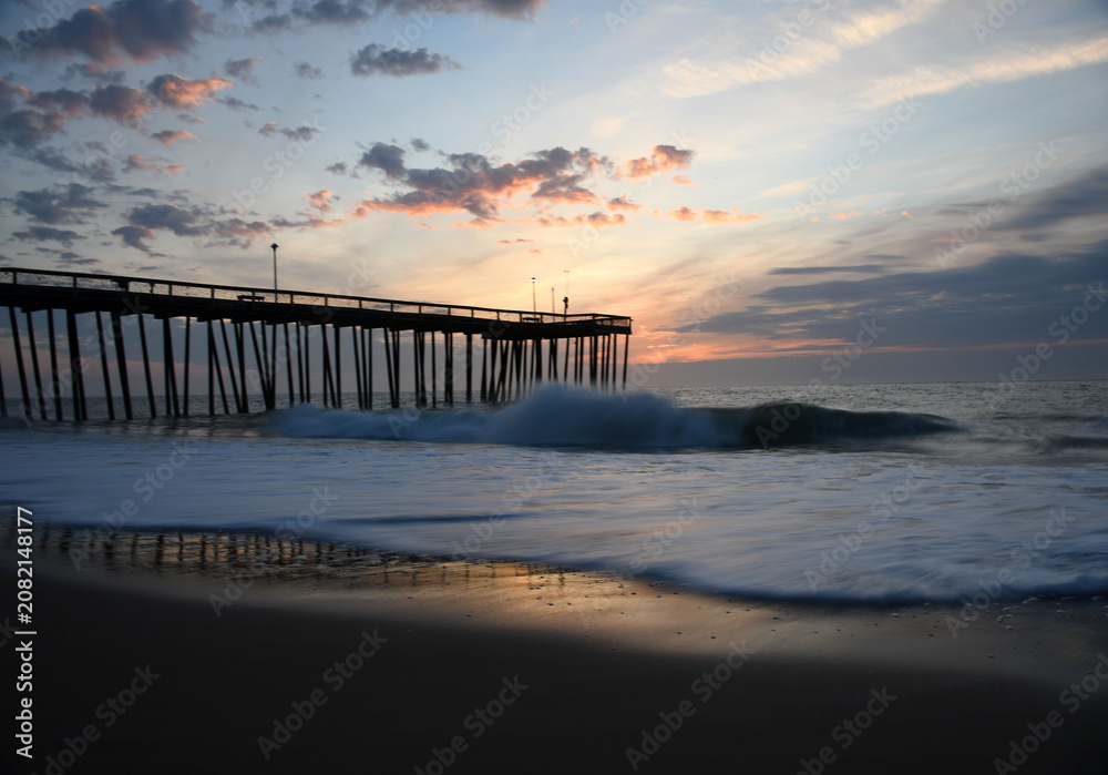 Obraz premium Ocean City Pier Sunrise big splash