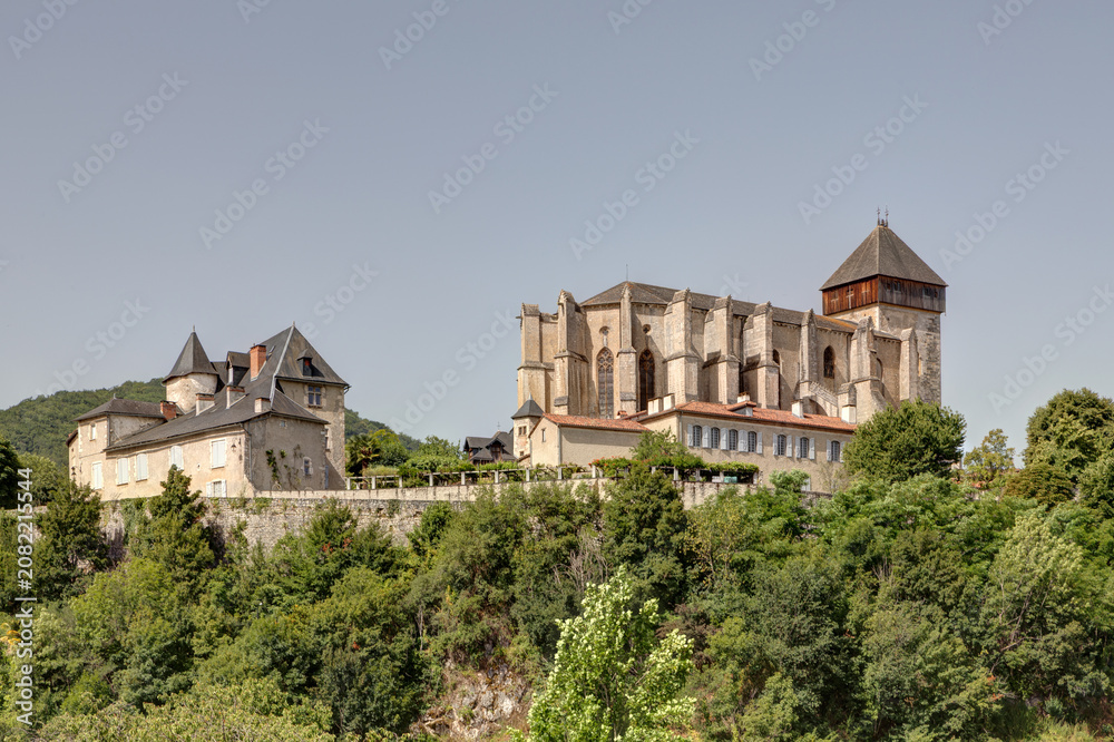 Fototapeta premium Village de Saint-Bertrand-de-Comminges dans le département de la Haute-Garonne