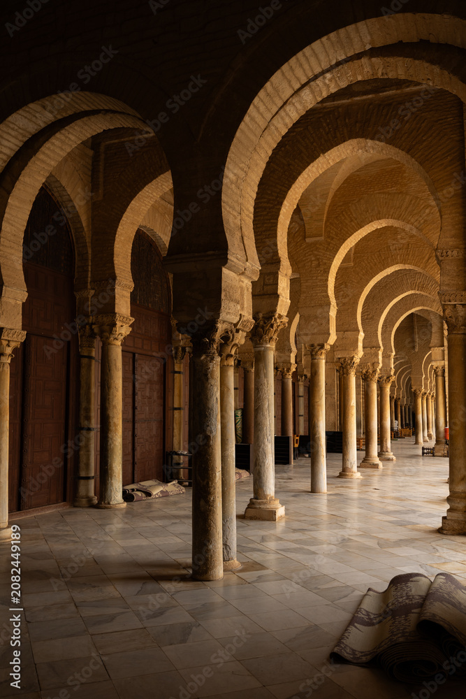 Obraz premium Columns at the ninth century Great Mosque in Kairouan Tunisia the oldest mosque in north Africa