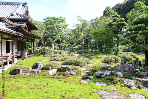 Fotografie A Japanese temple : a scene of the precincts of Kongo-ji Temple in Kawachinagano