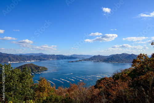 Foto Panoramic view of oyster rafts in the Seto Inland Sea, Japan
