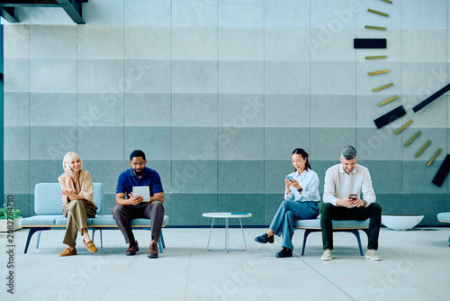 Bild auf Leinwand Business professionals and clients waiting in a contemporary office or clinic lo