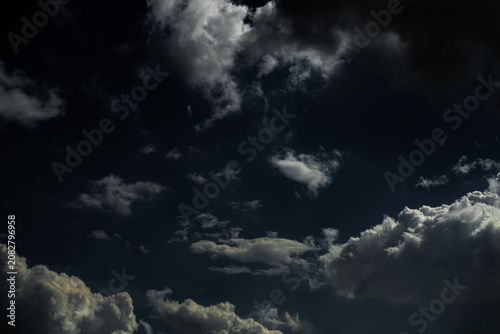 Foto Cloud storm sky dark rain lightning thunder stormy typhoon nature light scene rainy atmosphere damage effect carbon dioxide dust air pollution 2