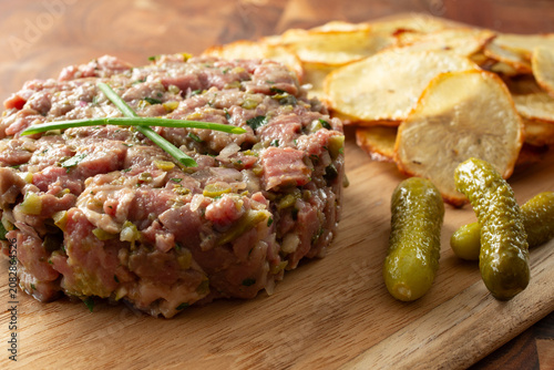 Billede på lærred A closeup view of steak tartare and homemade potato chips.