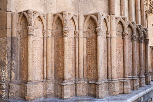 Billede på lærred Architectural details of the Central portico of The Cathedral of Leon (Saint Mar