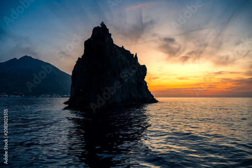 Foto Breathtaking sunset over the Aeolian Islands