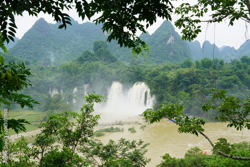 Detian Transnational Waterfall