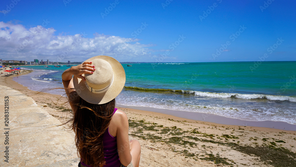Obraz premium Woman enjoying view of Pajucara beach, Maceio, Brazil