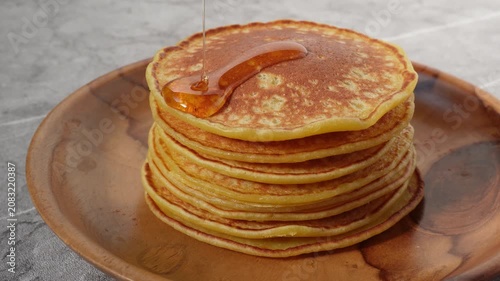 pancakes with honey