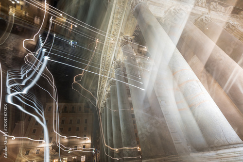 Photos Il Pantheon di notte, edificio storico dell’antica Roma