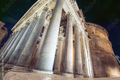 il Pantheon a Roma. Fondato nel 27 a.C. da Marco Vispanio Agrippa, genero di Augusto