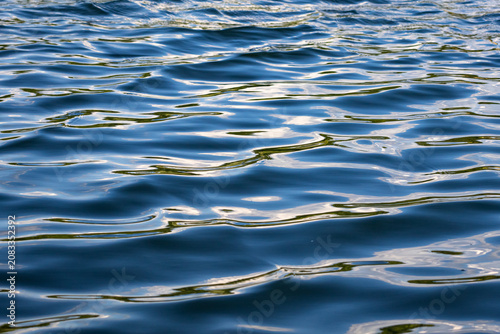 Принти на полотні Soft ripples travel diagonally through clear water with silver reflections formi