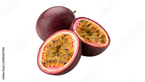 Φωτογραφία Fresh whole and cut halved passion fruits isolated on a transparent background