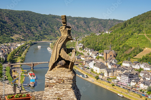 Tableau sur toile Germany, 29 June 2019: Castle Reichsburg sits above the medieval town of Cochem on the Mosel River, Germany