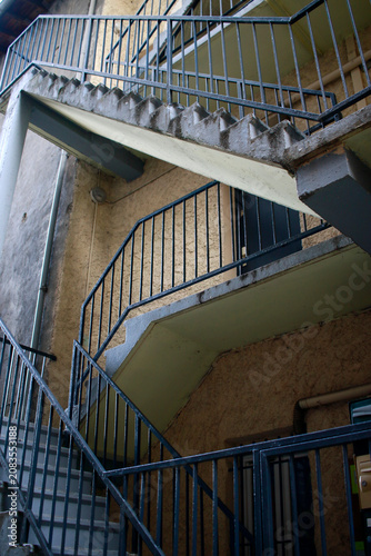Vieil escalier d'immeuble