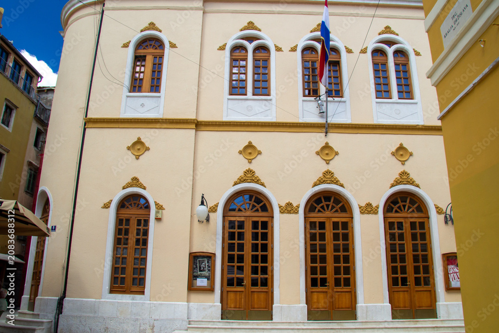 Obraz premium Street with historical architecture in Sibenik town in Croatia 