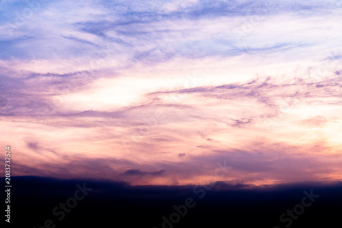 Fotografía 雲の隙間から見える夕焼け