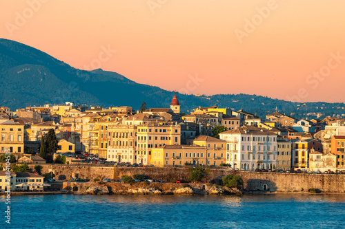 Cuadro en lienzo Skyline of Corfu Old Town in Greece at Golden Hour