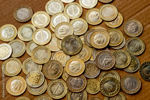 Close-up view of Turkish lira banknotes and coins arranged as a financial background. Ideal for illustrating concepts such as economy, inflation, savings, investment and business in Türkiye.