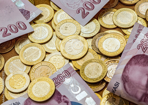 Close-up view of Turkish lira banknotes and coins arranged as a financial background. Ideal for illustrating concepts such as economy, inflation, savings, investment and business in Türkiye.