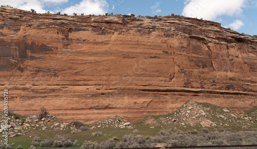 Принти на полотні southwestern canyon facade with grassy rock accumulation