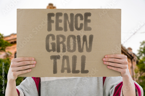 Photos "Fence grow tall" Boundary disputes often arise from plant growth