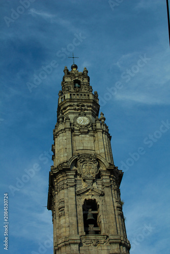 Tableau sur toile Clérigos Tower against a blue sky in Porto, Portugal