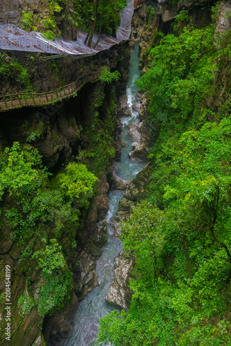 Foto Natural scenery of the Jianshi Geocentric Valley Scenic Area in Enshi, Hubei, Ch