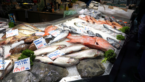 Cuadro en lienzo fresh fish on the market