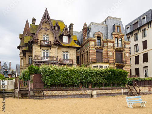 Trouville-sur-Mer, localidad conocida como la Reina de las Playas y destaca por su arquitectura costera del siglo XIX, característica de la Belle Époque, Normandía 2022