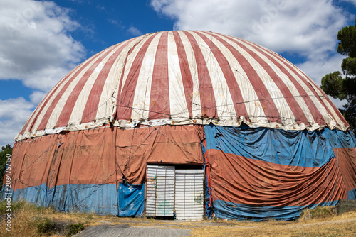 Fotografie Abandoned geodesic circus dome in Benposta, Ourense, Spain
