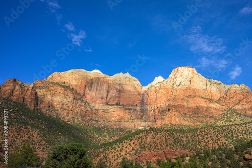Quadro su tela The Court of the Patriarchs sandstone mountain range under a deep blue sky in Zi