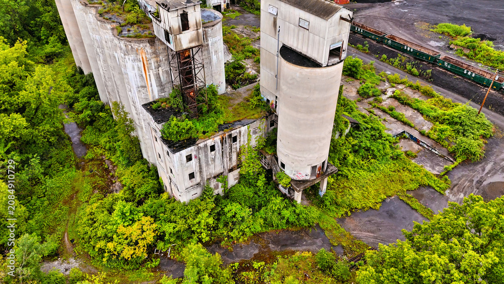 Fototapeta premium Jamesville Quarry Cement Factory - Abandoned Structure