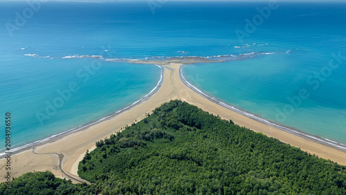 Konstfotografi Uvita whale tail formation connecting beaches and ocean