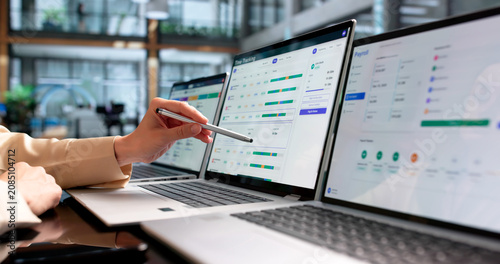 Quadro su tela Young Woman Using Laptop To Track Employee Timesheets