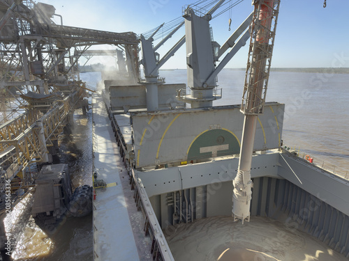 Canvastavla whet loading to cargo hold of bulk carrier ship