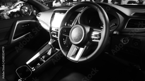 Fotografie A car interior featuring a multifunction steering wheel and digital dashboard