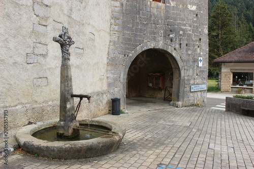 Fotografía Montbenoît : fontaine de la place de l'abbaye