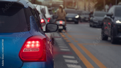 Canvas Print Tight rea rview perspective of a modern blue car stuck in city traffic