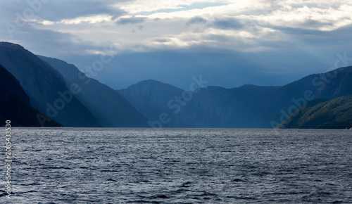 Foto Dramatic Storm Clouds over Lysefjorden, Norway