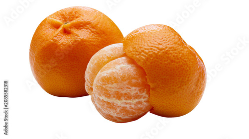 Fotografía Orange fruit peeled and whole citrus segments