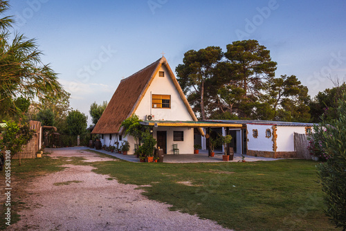 Foto In the center of small village El Palmar