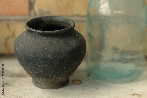 Φωτογραφία old jug with an old bottle