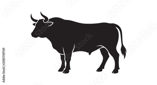 Fotografía Bull Silhouette Against A White Background Black And White Graphic